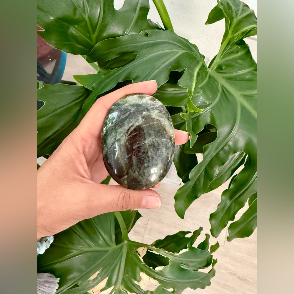 Serpentine Palmstone